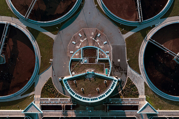 Dieses Bild zeigt eine Luftansicht des Maschinenhauses auf der Kläranlage Dresden Kaditz.